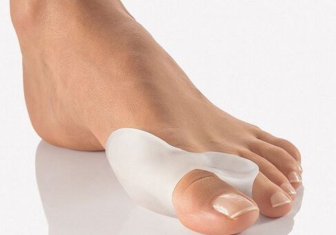 Silicone lock for the thumb of the leg